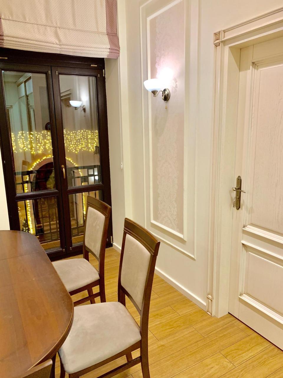 Two-Bedroom On Lesi Ukrainky Lviv Exterior photo