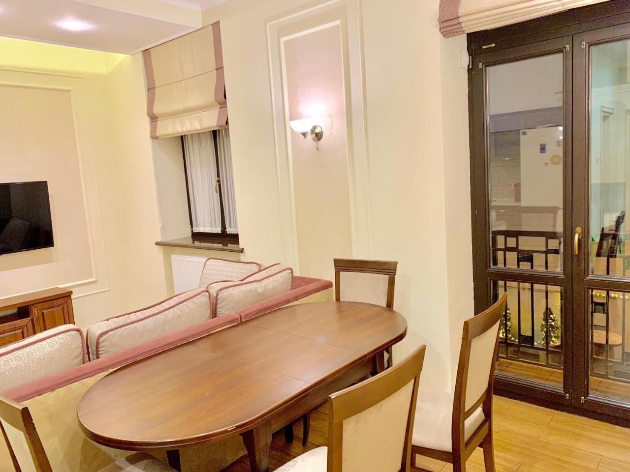 Two-Bedroom On Lesi Ukrainky Lviv Exterior photo